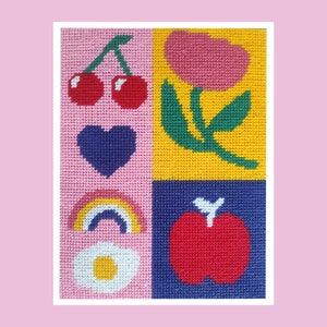 Peut inclure: Une broderie color&eacute;e avec une grille de quatre carr&eacute;s. Les carr&eacute;s pr&eacute;sentent une paire de cerises rouges, une tulipe rose, un c&oelig;ur bleu, un arc-en-ciel, un &oelig;uf au plat et une pomme rouge. Le fond est rose, jaune et bleu.