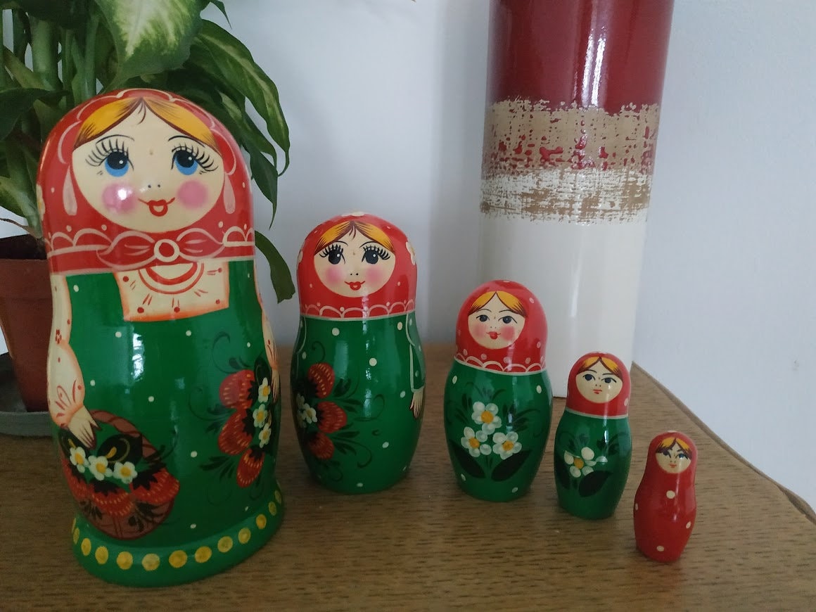 Matriochka Fleurs 18cm ou Poupée Gigogne Classique 5 Pièces