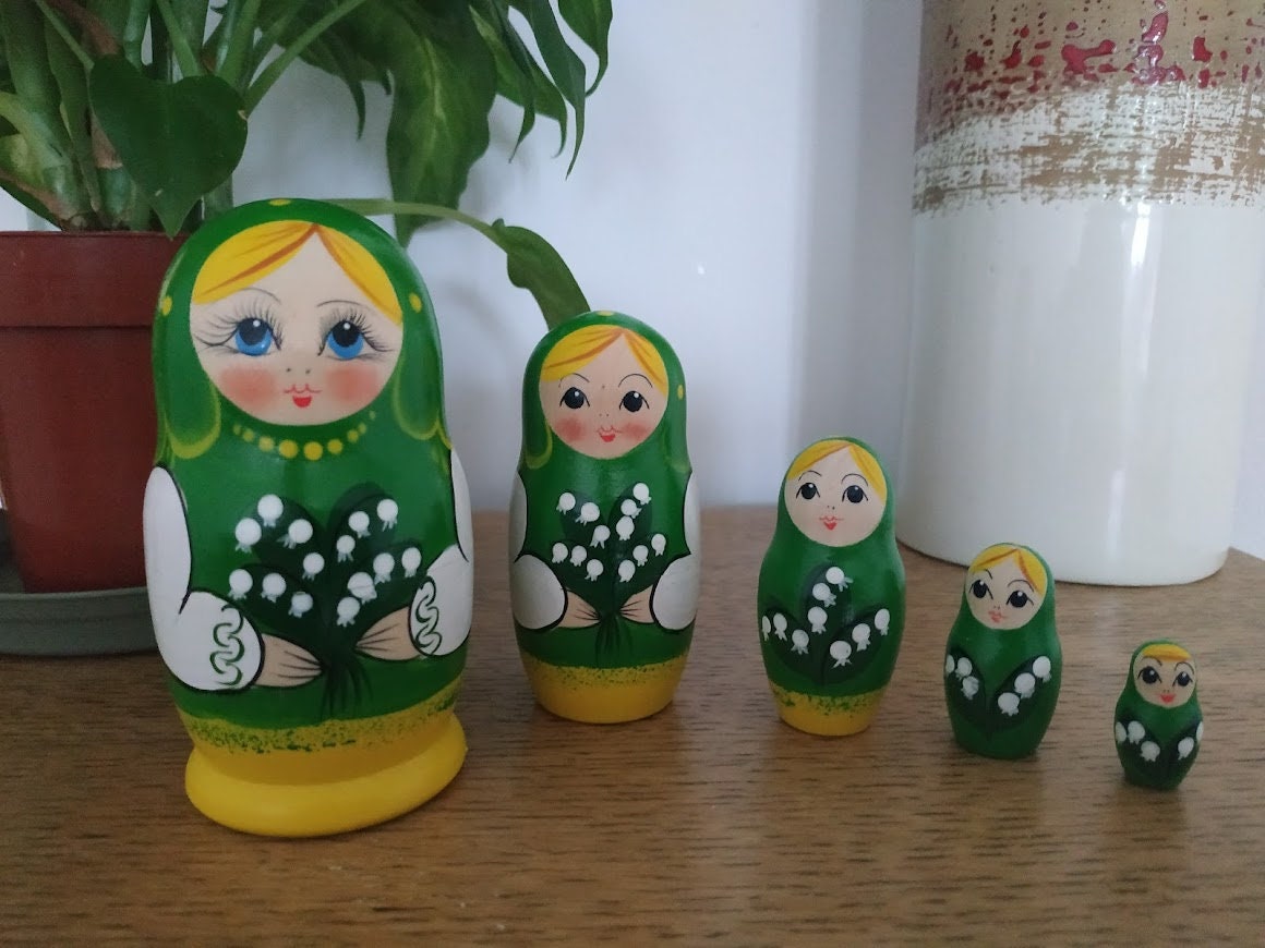 Matriochka 11 cm Brin de Muguet , Poupée Russe, Poupées Gigogne 5 Pièces