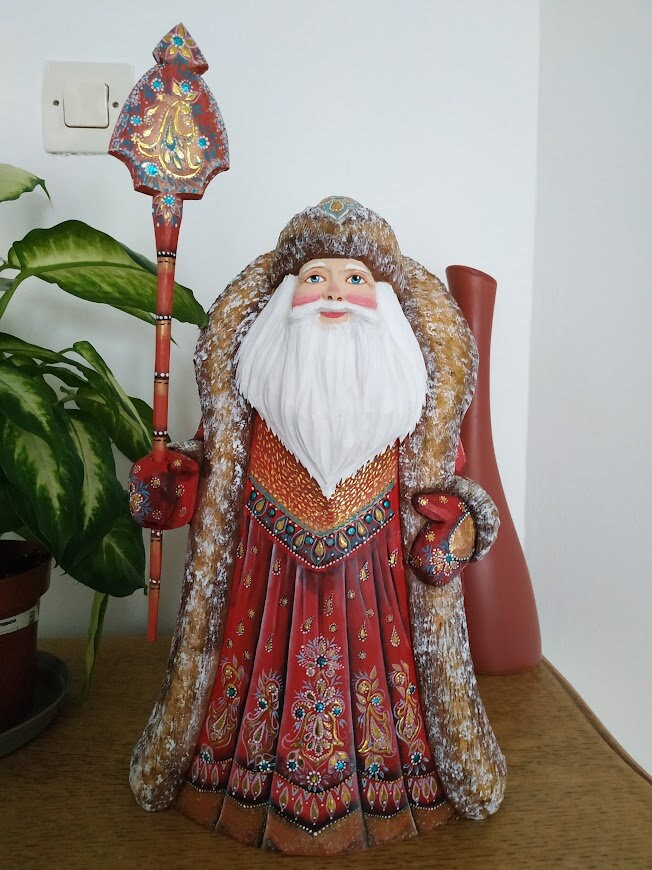 Saint Nicolas en Bois Sculpté , Santa Sculpture Hande-Made , Ded Moroz