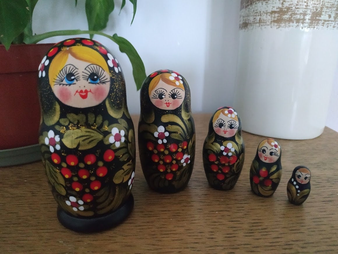 Matriochka Fleurs 11 cm , Poupée Russe, Poupées Gigogne 5 Pièces