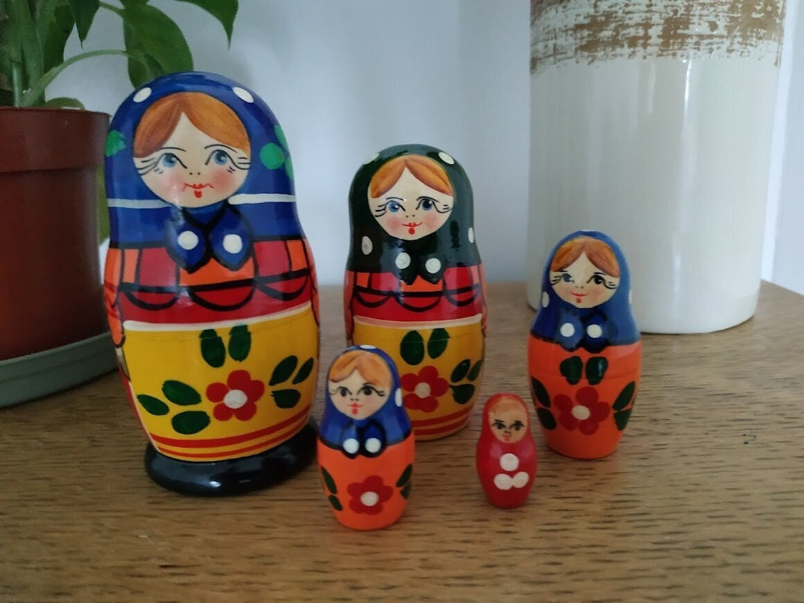 Matriochka Vinted 10.5 cm ou Poupée Russe 5 Pièces