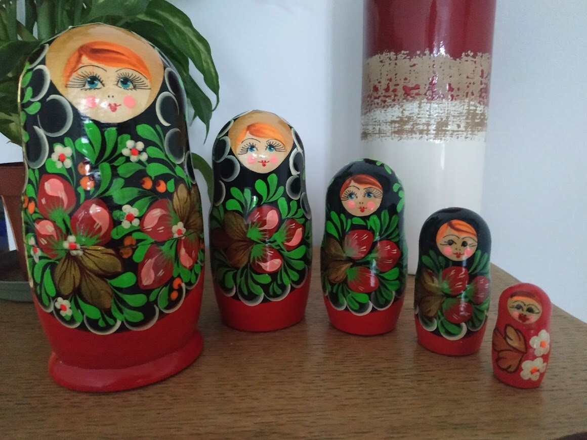 Matriochka Fraise 18 cm , Poupée Russe 5 Pièces