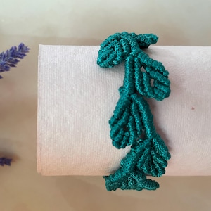 Forest Green Macrame Leaf Bracelet, Botanical Vine Woven Choker, Laurel Leaf Wrist Band, Adjustable Drawstring or S Hook Gift Item for Her