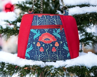Beautifully handmade! Medium sized purse bag with zippered pockets inside and out, crossbody strap or chain.
