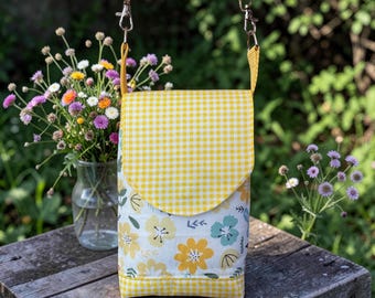 Compact essentials pouch, phone bag with hidden keys and phone pockets, crossbodystrap, small bag