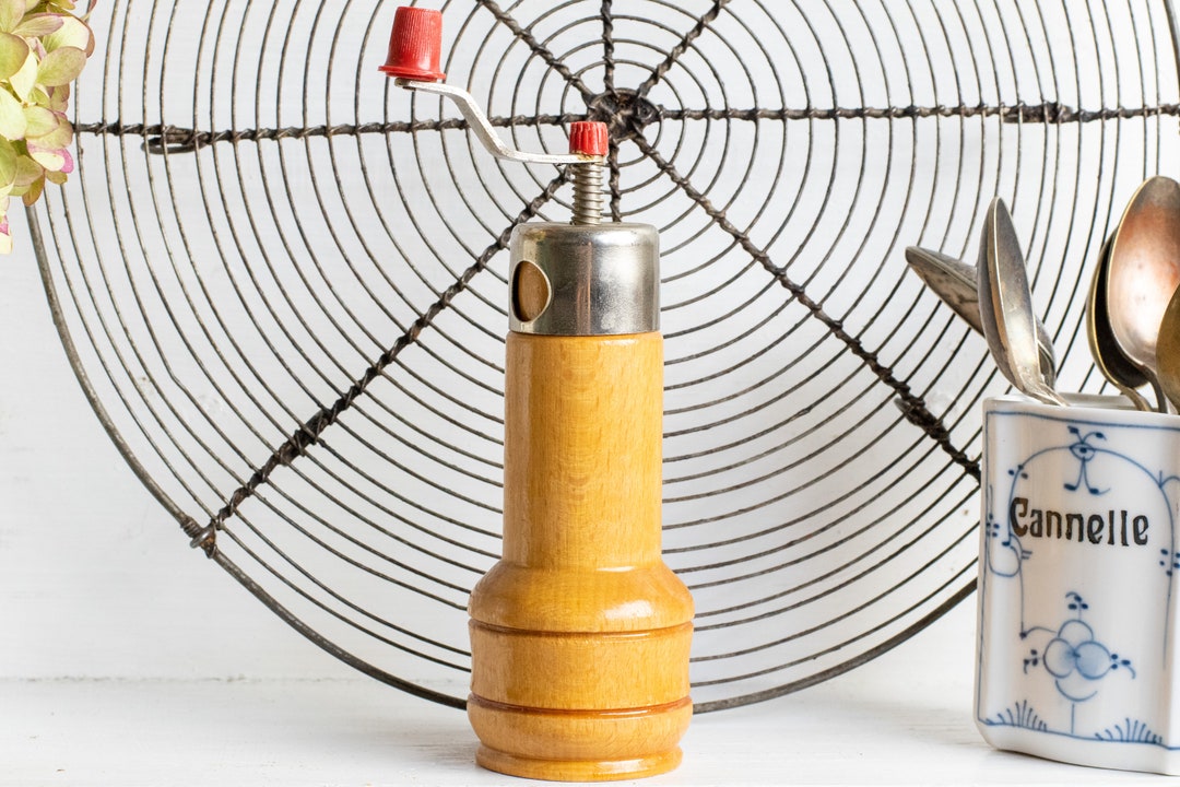 Pepper Mill Pepper Grinder Vintage Grinder Wooden Grinder Etsy