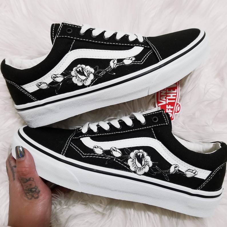 vans noir avec fleur