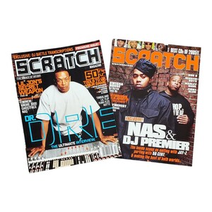 Puede incluir: Se muestran dos números de la revista Scratch. Uno presenta a Dr. Dre en la portada con el texto "The Ultimate Interview". El otro presenta a Nas & DJ Premier. Ambas revistas tienen una combinación de colores rojo, negro y blanco.
