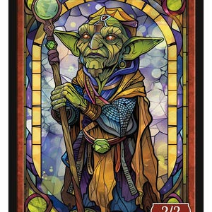 Op de afbeelding: Een fantasiekaart met een groene goblin-sjamaan met een staf, tegen een achtergrond van een glas-in-loodraam. De kaart leest "GOBLIN SHAMAN" bovenaan en "2/2" onderaan. Serie 3, Token 62 © 2025.