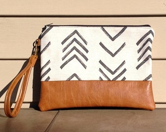 Clutch bag, clutch purse, mudcloth print, wristlet, wristlet purse, purse, zipper pouch, arrows, Tribal-inspired, cell phone wristlet