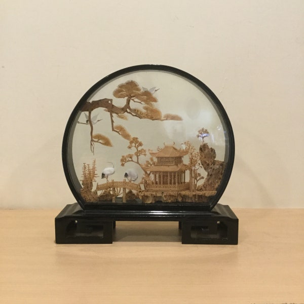Vintage chinesische geschnitzt Kork Diorama einer Pagode Bäume und Kräne mit schwarzen Lack Gehäuse und Glas vorne und zurück einzigartige asiatische Dekor Geschenk