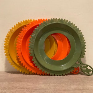 Vintage Plate-Mate Paper Plate Holders: Avocado, Orange & Gold - Set of 9