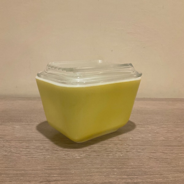 Vintage Primary Yellow Pyrex Refrigerator Container with Lid 601 B 1.5 Cup Capacity 1950’s Pyrex Primary Color Glass  Food Store Container