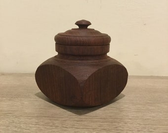 Einzigartig geformte Mid Century Holzbox Made in India Teak Home Decor Holz Stash Box Unikat kleine Geschenkbox Trinket Box