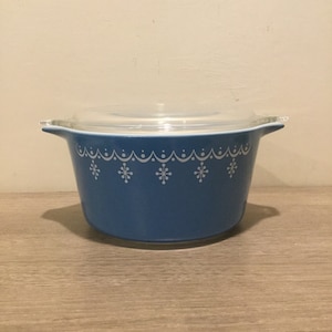 Vintage 1970s Snowflake Garland Pyrex Casserole: 1 Quart, Blue & White