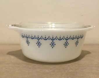 Vintage 1970’s Snowflake Garland Pyrex with Lid White Background Blue Graphics 472 Pyrex Compatibles 1 1/2 Pint Capacity Round Casserole