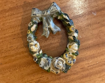 Vintage Metal Flower Wreath Door Knocker: Chippy Cottage Decor