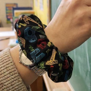 Schoolthema haaraccessoires voor leraren vrouwen lang haar scrunchie leuk cadeau voor leraar waardering boek minnaar aanwezig haar knot cadeau