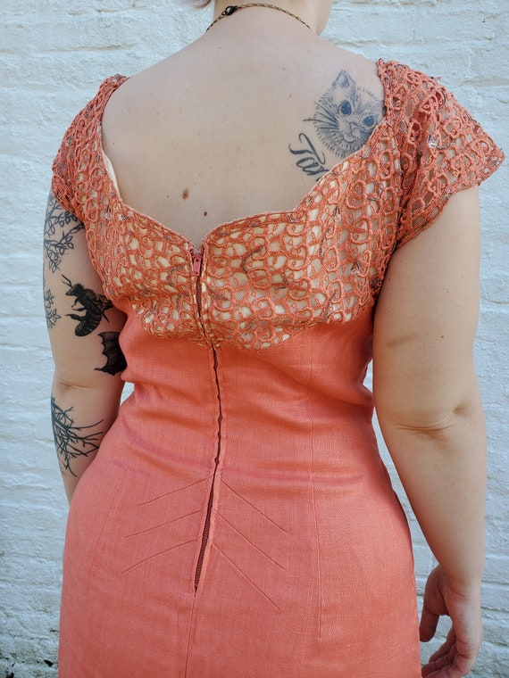 50s / 60s coral pink linen wiggle cocktail dress … - image 4