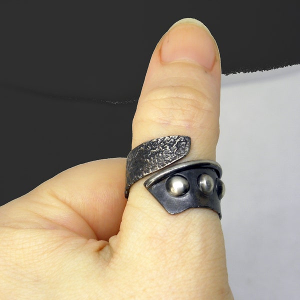 anillo de plata único, joyería escultórica oxidada, anillo de pulgar, negro oyería de hombre, anillo unisex, anillo de hombre ajustable