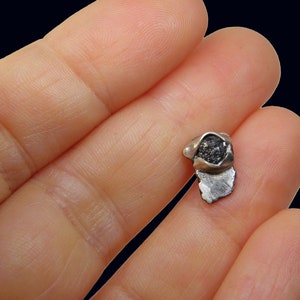 Pendiente único de plata con diamante negro en bruto, pendiente individual, pendiente de diamante negro en bruto, pendiente de diamante