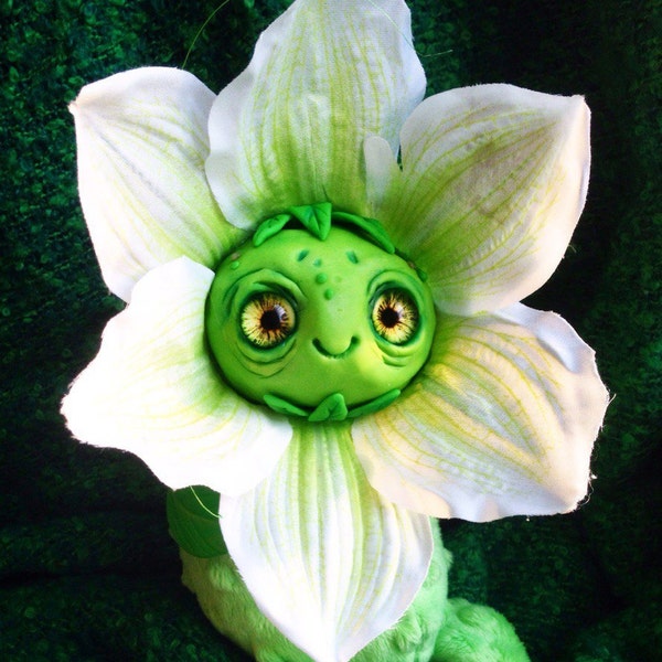 FANTASY PLUSH CREATURE White flower  Creature Ooak Fantasy Creature Doll Art Sculpture Ooak Doll Art Fantasy Sculpture Cute Toy Ooak