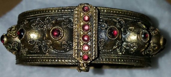 Antique bangle in the Etruscan style - image 1