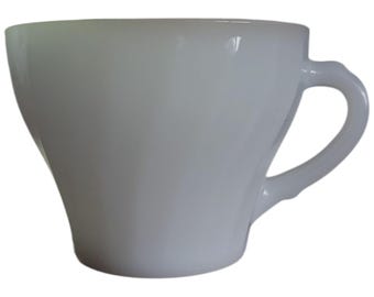 Taza de té de vidrio blanco lechoso, resistente al horno, con patrón de remolino y borde dorado, de Anchor Hocking Fire King