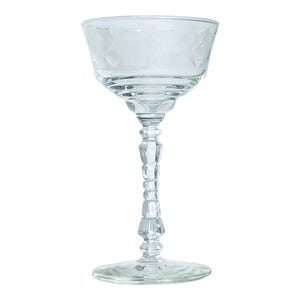 Copa de champán/sorbete alta Rock Sharpe con el diseño Halifax o Cut Rose, que presenta un distintivo bloque 3005 apilado o facetado.