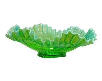 Miska Fenton Concord 3 w 1 z falbaniastym brzegiem wykonana ze szmaragdowozielonego szkła karnawałowego