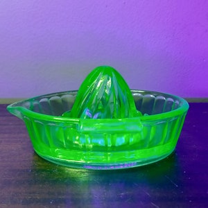 Uranium Glass Juicer, boozer, extractor, Reamer, blender, imbiber, drinker
