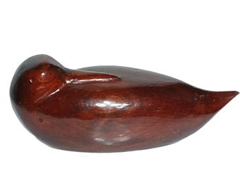 Señuelo de pato de madera vintage, figura de ánade real durmiendo tallada a mano, escultura de ave acuática de madera con acabado rústico, decoración de cabaña primitiva, casa de lago