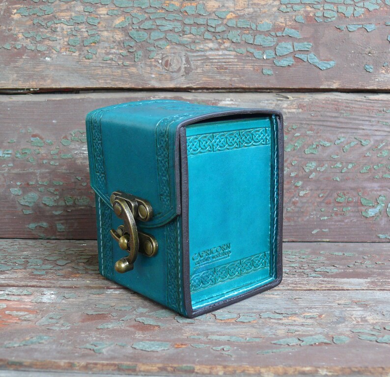 Cthulhu in 100 Sleeves Cards Magic the Gathering Octopus Lovecraftian MTG Deck Box Leather Deck Box