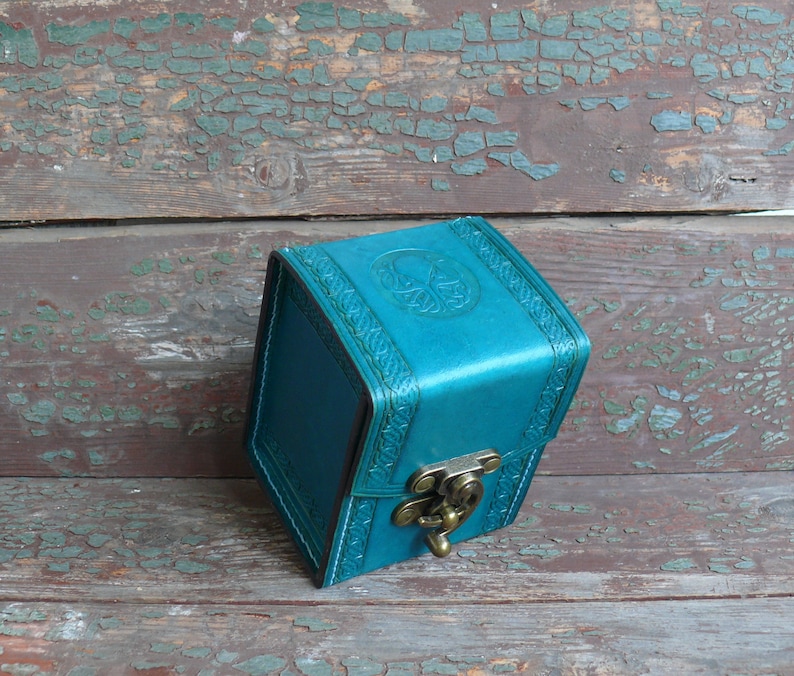Cthulhu in 100 Sleeves Cards Magic the Gathering Octopus Lovecraftian MTG Deck Box Leather Deck Box