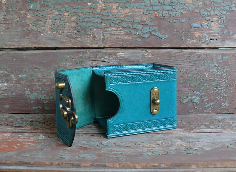 Cthulhu in 100 Sleeves Cards Magic the Gathering Octopus Lovecraftian MTG Deck Box Leather Deck Box