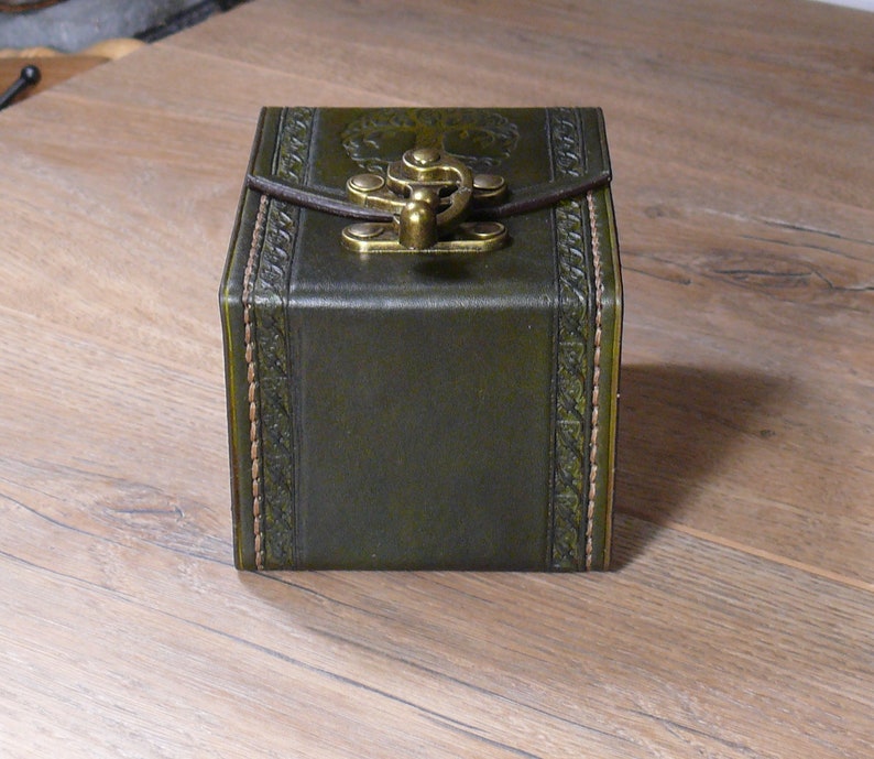 Leather Deck Box for MTG game ,Game Deck Box ,In 100 Sleeved Cards ,Commander deck box ,Card Case ,Magic Deck Box image 6