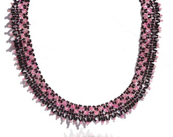 Collier ethnique en perle de rocaille - Collier perlé noir et rose- Collier tissé noir et rose /ethnique/bohème/tissé/amérindien/Boho