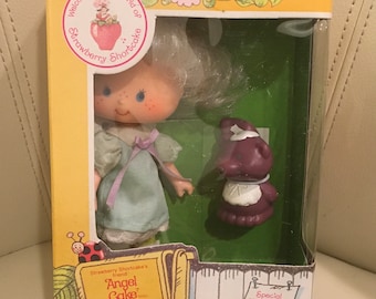 1982 Strawberry Shortcake- Angel Cake Doll with Soufflé Pet - New in box