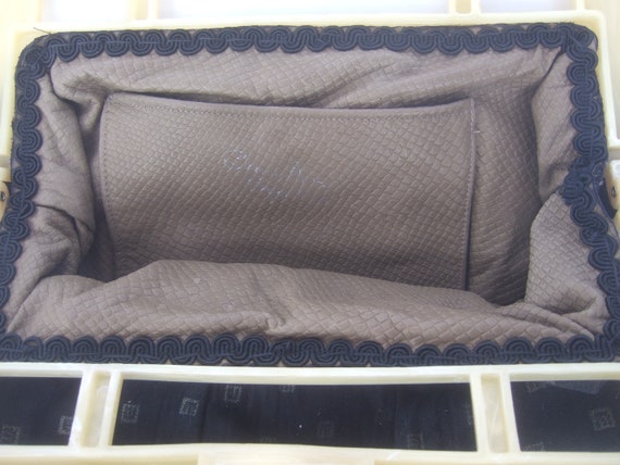 Stylish Black Suede Lucite Handle Large Scale Clu… - image 10