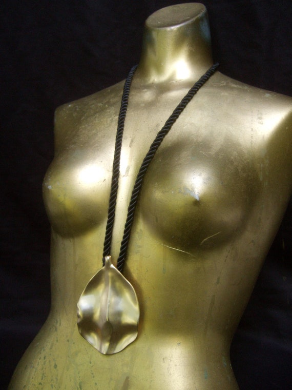 KEN LANE Dramatic Gilt Metal Leaf Pendant Necklace - image 8