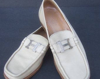 HERMES Paris Stylish Italian Taupe Leather Metal "H" Womens Loafers Size 38