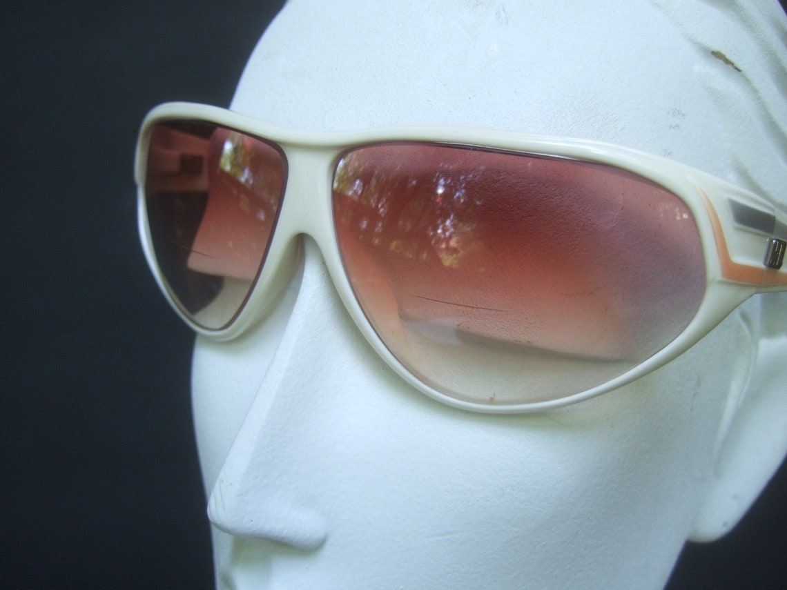 Lunettes De Soleil Masque Futuriste Courrèges Paris Vintage Années 1970 - Occasion