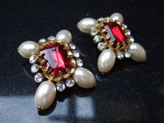 Opulent Red Resin Enamel Faux Pearl Clip-on Earri… - image 3