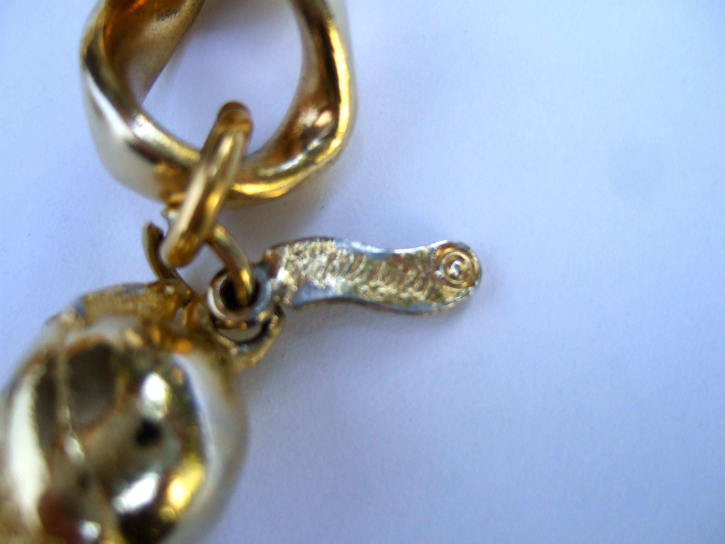 JUDITH LEIBER Dangling Charm Semi Precious Heavy Gold Chain  display picture 1