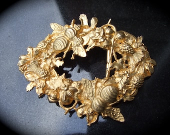 Charming Gilt Matte Metal Bee Themed Belt Buckle c 1980s