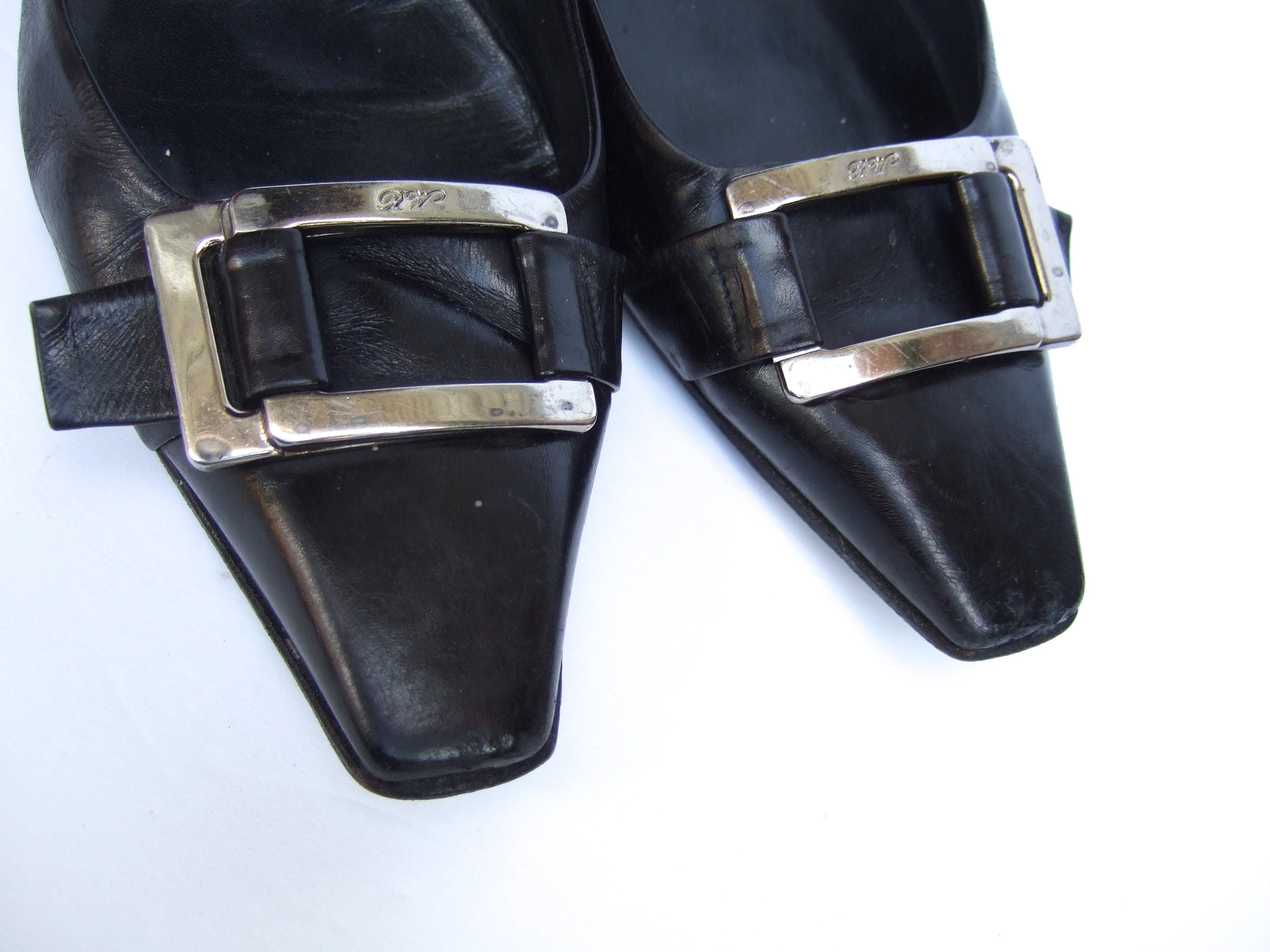 Schoenen damesschoenen Instappers ROGER VIVIER Paris Sleek Black Leather Italian Chrome Buckle Skimmer Flats in Box 37.5 