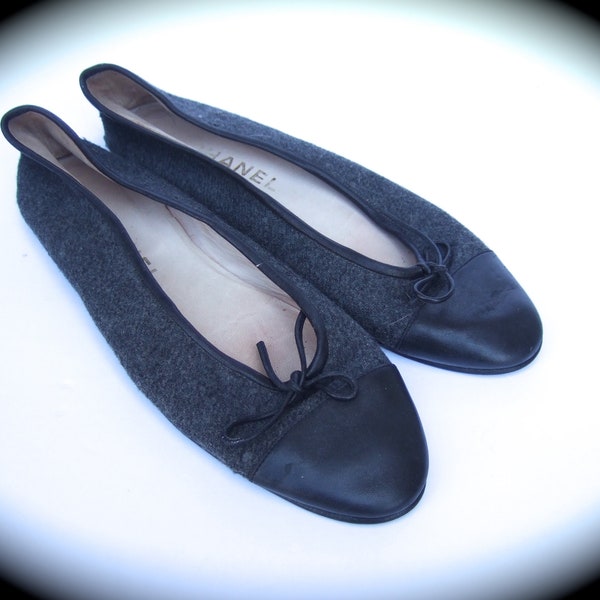 CHANEL Italian Gray Wool Flannel Leather Trim Ballet Style Flats US Size 7 "As Is"