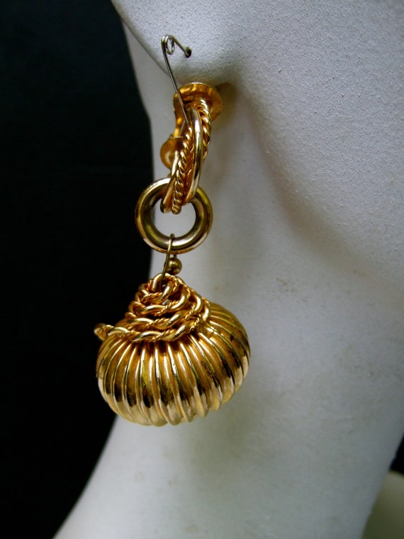 Dramatic Large Scale Dangling Gilt Metal Clip-on … - image 4