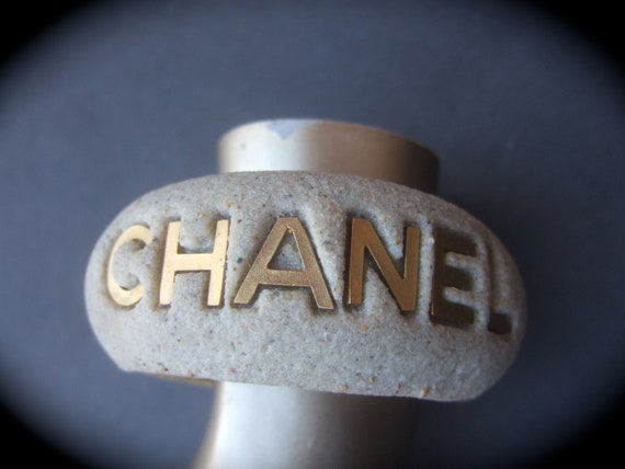 CHANEL Chic Resin Bisque Wide Cuff Bracelet in Ch… - image 9